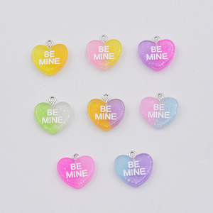 Bán buôn Đôi Chính tả long lanh vành đai trái tim móc nhựa thủ công mỹ nghệ tóc trang trí quyến rũ nhựa cho trang trí - Product Image 1