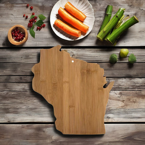 Tabla de cortar de bambú con forma de mapa, 33x31x1,5 cm, ligera y duradera para uso en la cocina - Product Image 1