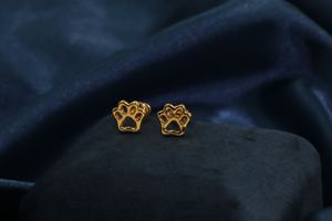 Pendientes de Botón Clásicos Vintage de Tianyu Gems para Mujer, Hechos de Latón Chapado en Oro con Diseño de Pata de Gato Calada - Product Image 6