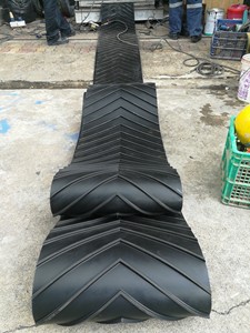 BOTHWIN Endüstriyel Çelik Kauçuk Chevron Desenli Konveyör Bandı, Shandong Ocaklarında Keskin Eğimli Agrega Taşımacılığı için - Product Image 5