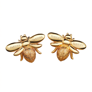 Orecchini a Perno a Forma di Ape Placcati in Oro, Design Insetto alla Moda, Gioielli Unisex in Lega di Zinco per Donna e Uomo, Accessorio - Product Image 1
