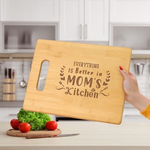 Planche à découper en bois rectangulaire, couleur bois naturel, gravée au laser, cadeau pour la cuisine de maman, pour usage domestique - Product Image 1