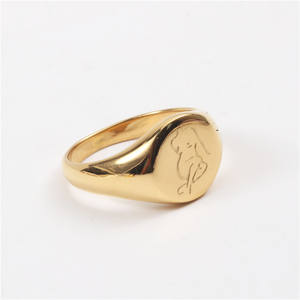Anillo de moda para mujer con <span class=keywords><strong>sello</strong></span> de impresión dorado y emblema Anillos de acero inoxidable Joyería de moda - Product Image 1