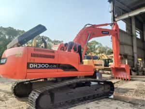 Excavatrice sur chenilles <span class=keywords><strong>d</strong></span>'<span class=keywords><strong>occasion</strong></span> <span class=keywords><strong>DOO</strong></span>-SAN DH300LC-7, 29,6 tonnes, 147 kW, équipement de construction à vendre - Product Image 5