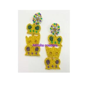 Boucles d'oreilles pendantes uniques en perles faites à la main pour femmes, boucles d'oreilles pendantes en perles de rocaille avec un design ethnique bohème, bijoux de mode parfaits - Product Image 1