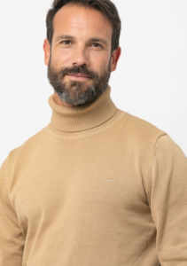 Pulls beiges confortables à col rabattu et à manches longues, coupe droite, de grande qualité pour l'exportation - Product Image 3