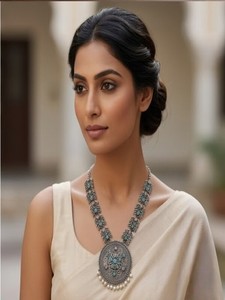 DIVYORO Collier avec pendentif floral en argent oxydé avec accents de pierres pastel, bijoux ethniques tribaux bohèmes faits à la main pour femmes - Product Image 1