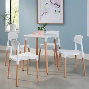 Großhandel nordischer Zuckerrohr-Esstuhl rustikales Handstuhlschale massives Holz Sessel aus Rattan Stuhl aus Asche Gummi Holz modern europäischer Stil