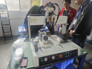 3軸CNC自動マルチヘッドテーブルトップシリコーンエポキシ樹脂液体はんだペースト接着剤ディスペンサーロボットシステム - Product Image 2