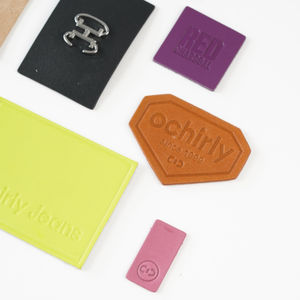 Индивидуальные нашивки из искусственной кожи с лазерной гравировкой, самоклеящиеся квадратные этикетки для одежды и джинсов - Product Image 3