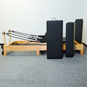 Machine de Pilates Reformer pliable en bois de chêne de qualité supérieure pour un entraînement complet du corps - Product Image 1
