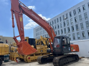Excavatrice sur chenilles Hitachi ZX220 d'occasion, d'origine japonaise, faible nombre d'heures de fonctionnement, bon état, 22 tonnes, Hitachi ZX220 Digger. - Product Image 2