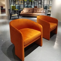 Fauteuil une chaise touffée de salon, design italien personnalisé, idéal pour un canapé