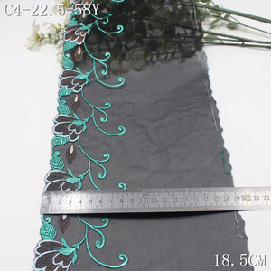 Lussuoso Pizzo Floreale Verde-Marrone Lucido con Filo Metallico Glitterato, Bordura in Pizzo Ricamato Floreale su Morbida Rete Nera da 18 cm per Abaya - Product Image 3