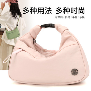 Sac bandoulière minimaliste en nylon résistant à l'eau avec fermeture éclair, pour tenues quotidiennes, sac fourre-tout pour femme, vert fruit, kaki, beige, caramel - Product Image 5