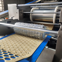 Machine à fabriquer des biscuits à haute productivité, ligne de production de biscuits personnalisable pour le traitement de la pâte et des noix, pour les boulangeries