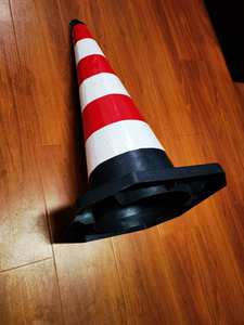 Cône de signalisation routière robuste de 35 pouces, 7 lb, en PEHD, réflecteur prismatique haute intensité, lumière stable, indice de protection IP68, noir - Product Image 5