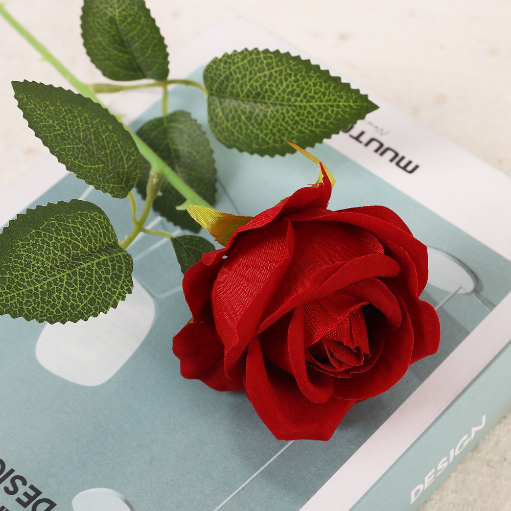 Petit diamant rose-rouge unique