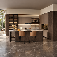 Meubles de cuisine modulaires modernes sur mesure, grand îlot, étagère à vin en verre LED, rangement multifonctionnel, construction en contreplaqué massif