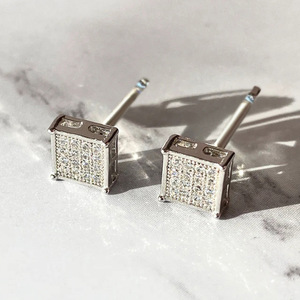 Orecchini a Perno Geometrici Quadrati, Gioielli Minimalisti ed Eleganti per Donne, Uso Quotidiano, Ufficio, Outfit Casual, Regalo - Product Image 3