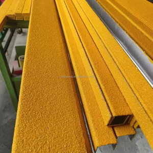 Profilés antidérapants en FRP/GRP avec carborundum pour marches d'<span class=keywords><strong>escalier</strong></span>, bandes de protection en fibre de verre pour marches, revêtements de marches - Product Image 1