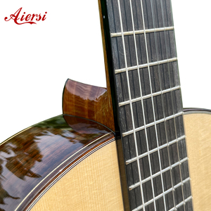 <span class=keywords><strong>Guitarra</strong></span> Clásica <span class=keywords><strong>de</strong></span> Cuerdas <span class=keywords><strong>de</strong></span> Nylon Aiersi, Cuerpo con Incrustaciones <span class=keywords><strong>de</strong></span> Arce Rizado, Gran Sonido, Hecha a Mano con Habilidad Española, Modelo Chamber Concert - Product Image 3