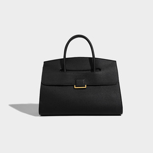 Sac à bandoulière à rabat en cuir vegan pour femme avec logo personnalisé, grande capacité, durable, imperméable, sac à main de créateur - Product Image 5