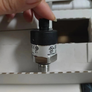 MC OEM A-10 1/4A DIN EN ISO 1179-2 Sortie 4-20mA/DC 0-10V IP54 Garantie 1 an 0-1000 bar 0,25% - Product Image 3