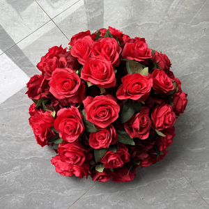Boule de fleurs artificielles personnalisée faite à la main, rose rouge en soie, 60 cm, grande composition pour centre de table de mariage ou d'événement - Product Image 3