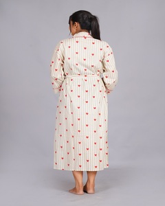 Robe Kimono en Coton Blanc Grande Taille, Imprimé Floral Fait Main, Vêtement d'Intérieur – Offre Spéciale, Prix de Gros Disponible - Product Image 3