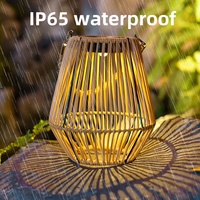 Lampe solaire personnalisée d'extérieur en rotin bambou lampe suspendue portable décoration de jardin lanterne de jardin rétro de style chinois