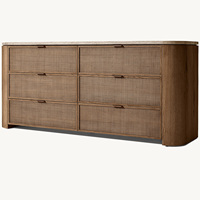 Meuble de rangement Rhoohill personnalisé en chêne blanc avec plateau en travertin, commode à 6 tiroirs en bois massif