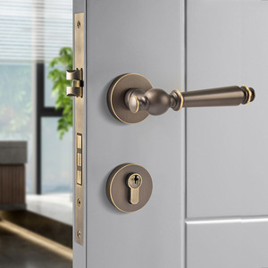 Manija de Puerta de Latón Sólido de Alta Calidad con Cerradura Magnética Silenciosa para Puertas de Madera en Mansiones, Condominios y Propiedades Inmobiliarias - Product Image 3