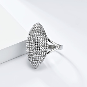 Anillo/banda de titanio chapado en oro de alta gama, exquisito, con diseño calado, para mujer, moderno para uso diario y para ir al trabajo. - Product Image 4