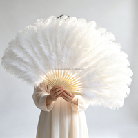 Abanico de plumas de avestruz y pavo con marco de bambú para espectáculos, bares, bodas y decoración de fiestas. Disponible en varios tamaños.