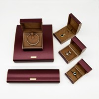 Boîte à bijoux personnalisable en cuir PU bordeaux plaque signalétique à angle droit doublure en velours matériel anneau étui colliers boucles d'oreilles cadeaux