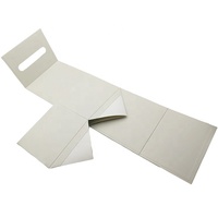 Boîte de produit pliable en papier rigide beige carrée personnalisée avec fermeture magnétique pour l'emballage de chapeaux