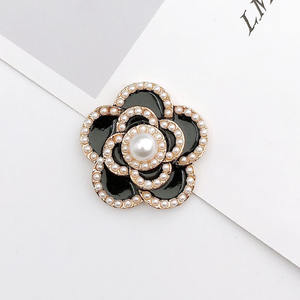 Aksesoris Bunga Mutiara dari Paduan Seng yang Trendy, Bahan Hiasan Casing Ponsel DIY Camellia Berlapis Enamel Grosir - Product Image 4