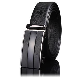 <span class=keywords><strong>Ceinture</strong></span> pour <span class=keywords><strong>homme</strong></span> en cuir de vachette véritable avec boucle automatique en alliage, design embossé en cuir verni, style décontracté et léger de luxe - Product Image 3