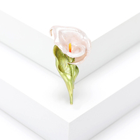 En gros Broche en alliage émaillé motif fleur, broche de mode pour vêtements, broche fer à cheval et fleur de lotus, bijoux pour mariage et banquet