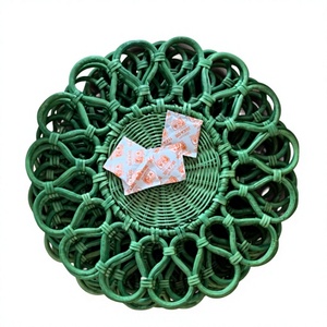 Assiette en rotin fabriquée au Vietnam - Set de table tressé coloré en forme de tournesol, service OEM - Product Image 1