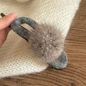 Pinza de Pelo Geométrica de Plástico y Tela, Elegante y Moderna para Otoño e Invierno, Accesorio para el Cabello para Mujer, Venta al Por Mayor - Product Image 2