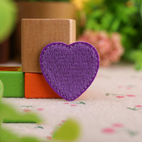 Patch Cœur Brodé Coloré Thermocollant, Badge en Tissu Adorable avec Résine pour Vêtements, Sacs, Chapeaux, Vestes