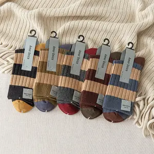 Chaussettes en coton assorties aux couleurs du sport à rayures vintage personnalisées bas respirants à mèche décontractés