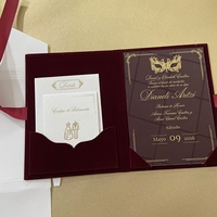 Porte-documents élégant en velours bordeaux avec impression Vanille, papier kraft estampé à l'acrylique, pelliculage personnalisé à chaud doré pour mariage