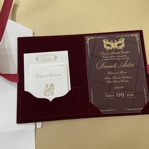 Élégante suite d'invitations de mariage en acrylique avec pochette en velours bordeaux et dorure à chaud personnalisée - Product Image 1