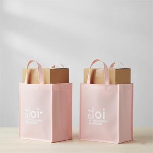 ถุงช้อปปิ้งแบบพกพา รีไซเคิลได้ พิมพ์โลโก้ตามสั่ง สีชมพู พิมพ์ออฟเซ็ต หูหิ้วยาว ทำจากวัสดุไม่ถักทอ - Product Image 2