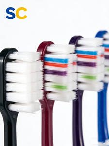 Spazzolino da Denti per Adulti con Setole Morbide e Manico Ergonomico in 4 Colori per Cura Orale Quotidiana - Product Image 3