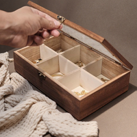 Boîte à bijoux en bois en gros avec couvercle en verre, organisateur de bagues et boucles d'oreilles, logo personnalisé