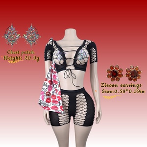Venta al por Mayor W.E. Conjunto de Dos Piezas Personalizado OEM con Pedrería y Malla para Baile de Salón, Top Corto para Mujer, Material Spandex/Nylon - Product Image 2